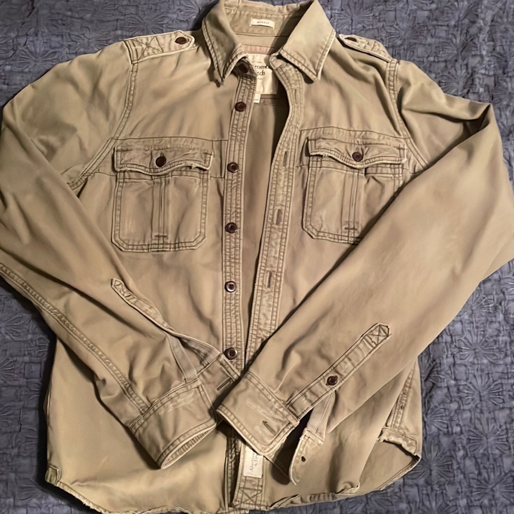 Abercrombie and Fitch Army Green shirt jacket. Size L